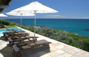 The pool deck at Cliff Lodge